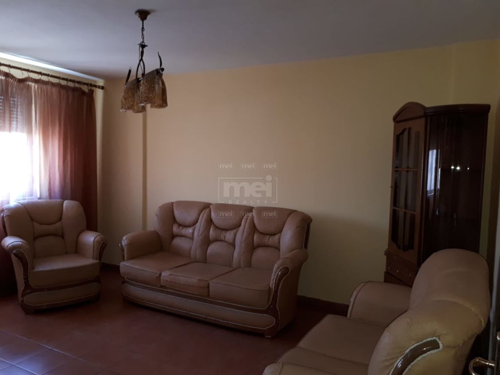Prane Qendres Globe Jepet Me Qira Apartament 1+1.