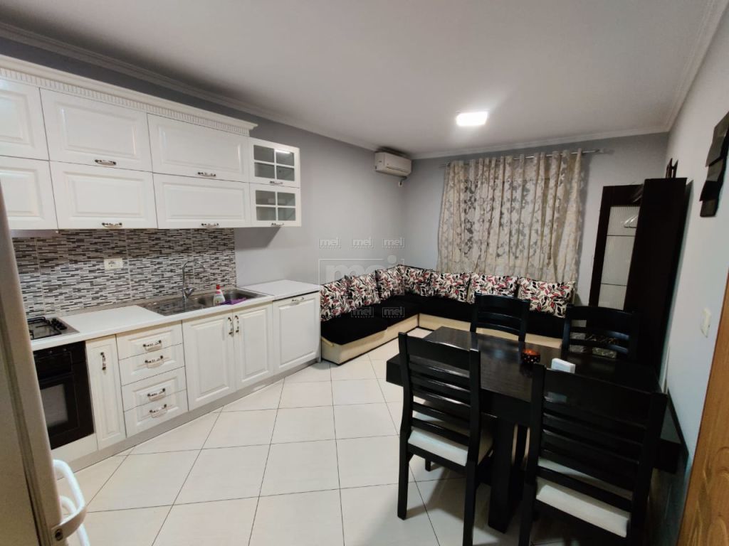Jepet Me Qera Apartamenti 2+1 Tek 21 dhjetori