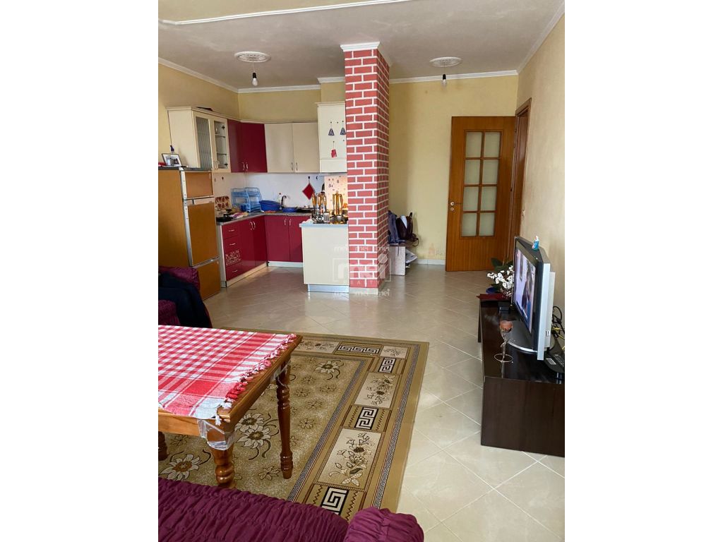 SHITET APARTAMENT 1+1 PRANE SPITALIT