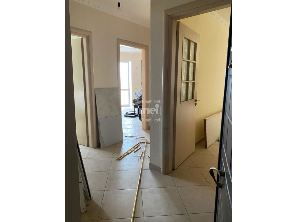 SHITET APARTAMENT 2+1+2 PRANE SPITALIT