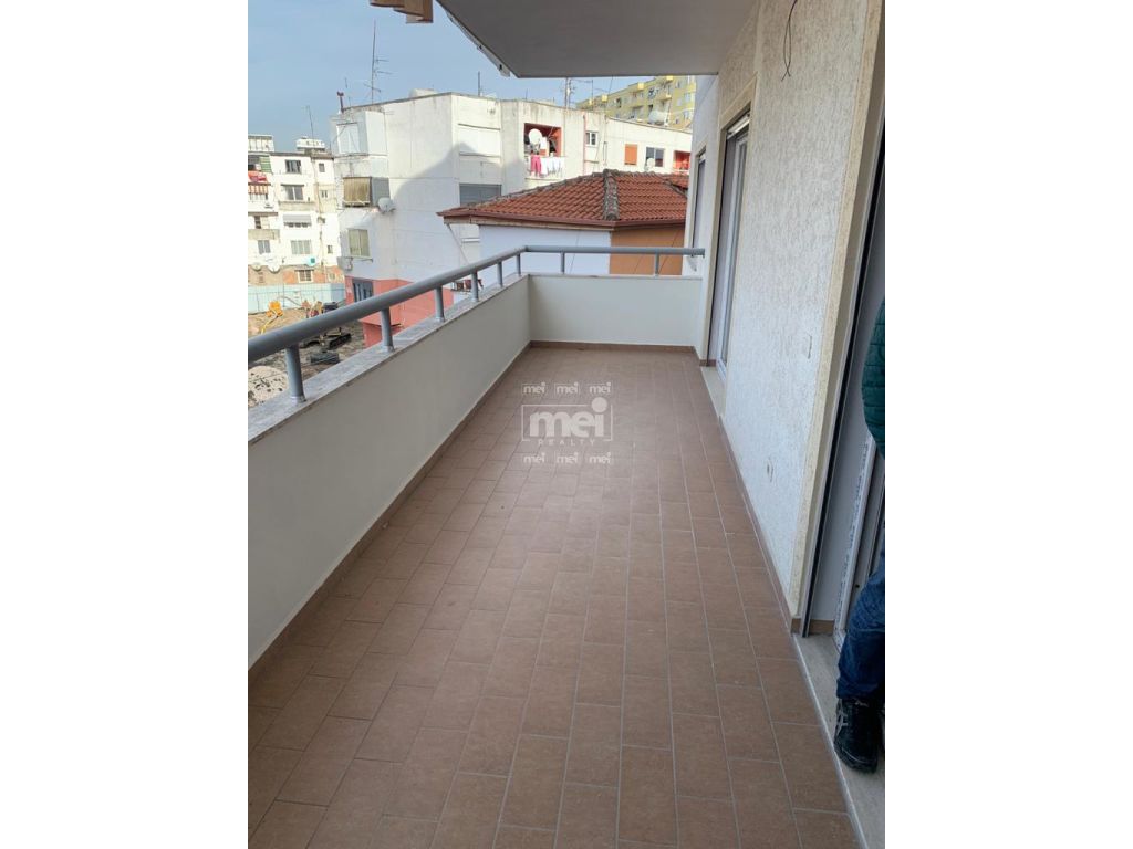 SHITET APARTAMENT 2+1+2 QENDER