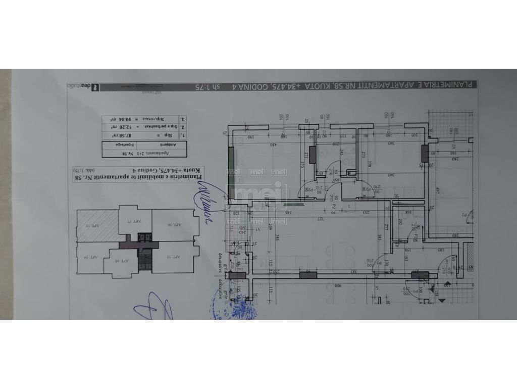 Shitet Apartament 2+1 Tek Fusha E Aviacionit.