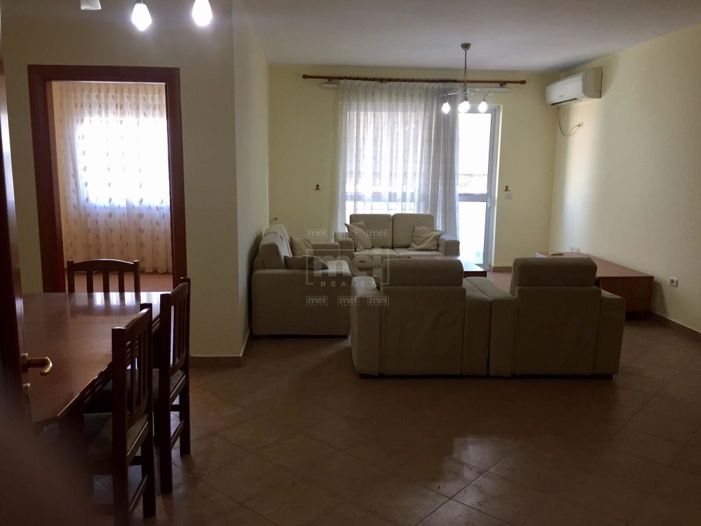 Tek Rruga E Kavajes, Jepet Me Qera Apartament 3+1