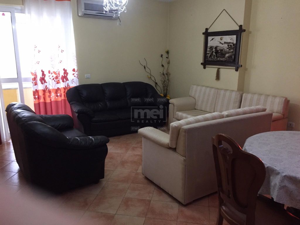 Tek Rruga E Kavajes Jepet Me Qera Apartament 2+1