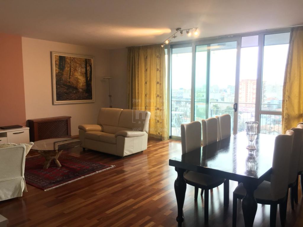 Jepet me qira super Apartament 3+2+ garazh tek ETC.