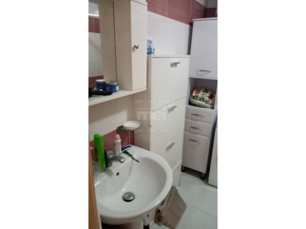 Tek Fusha Ali Demi, Shitet Apartament 1+1. 1