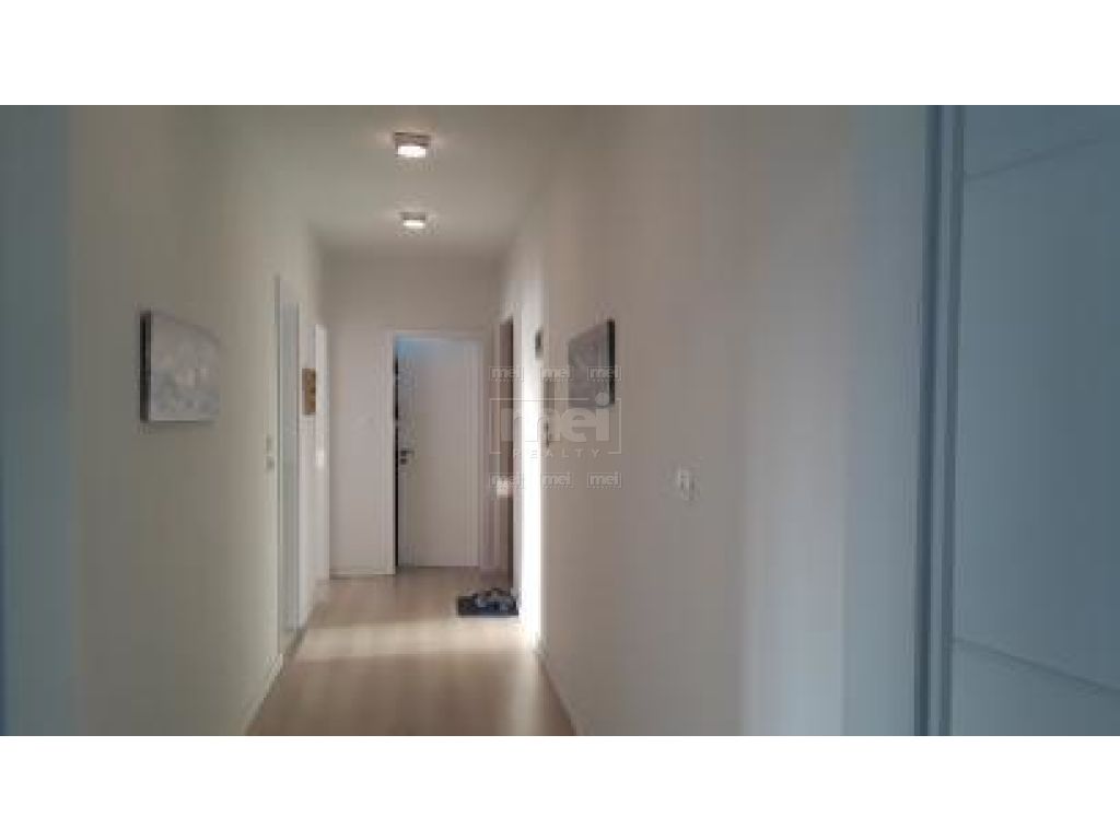 Shitet Apartament 2+1 tek Pallati me Shigjeta