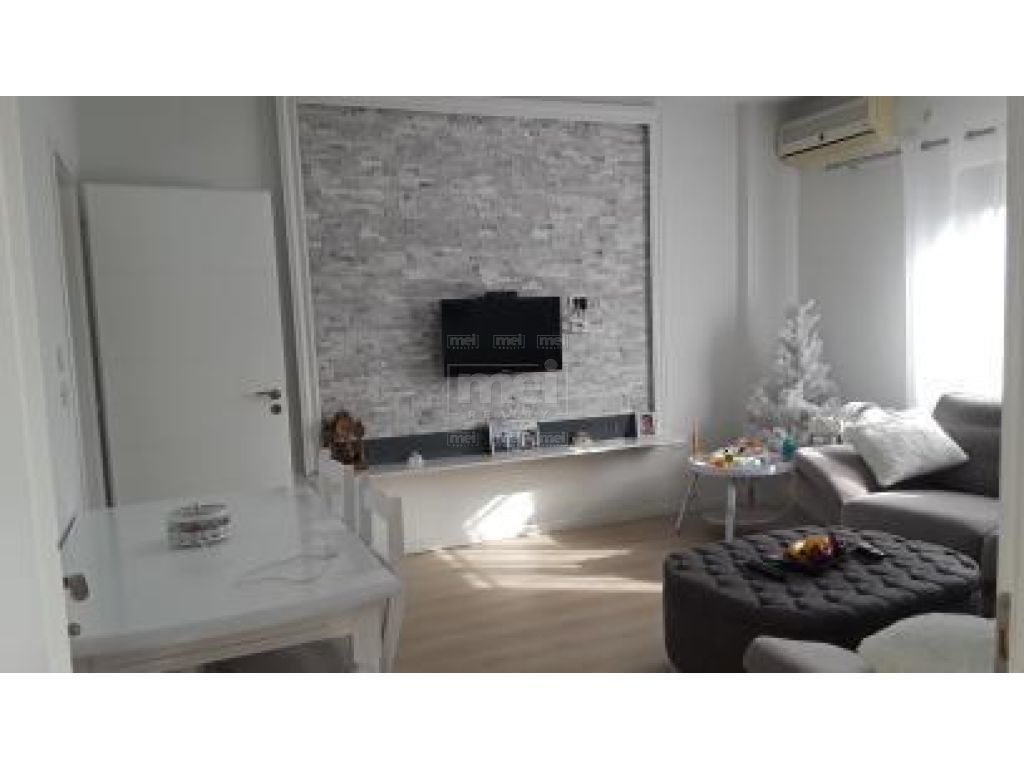 Shitet Apartament 2+1 tek Pallati me Shigjeta
