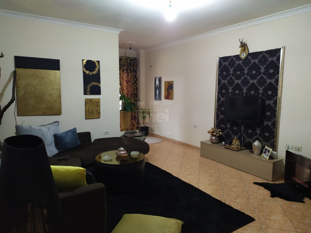 Ne Don Bosko Jepet Me Qira Apartamenti 2+1+2.