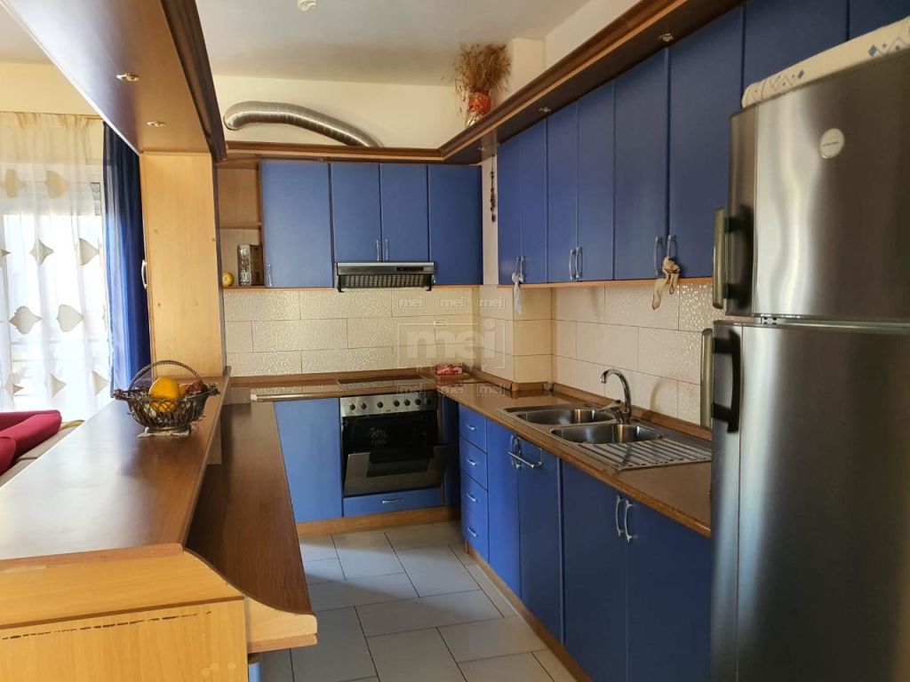 Tek Kopshti Botanik Jepet Me Qera Apartament 3+1.
