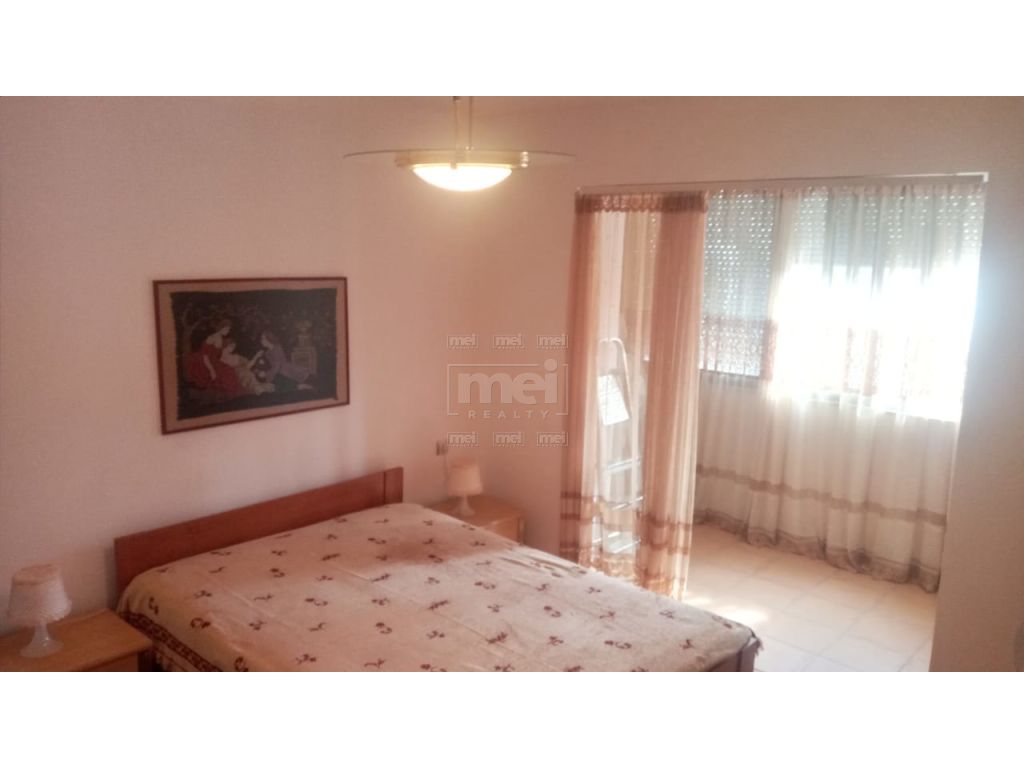 Shitet Apartament 2+1+1 te Ambasada Amerikane