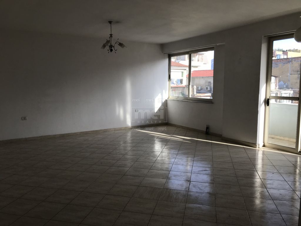 Ne Rr. Mine Peza, Shitet apartament 1+1 1