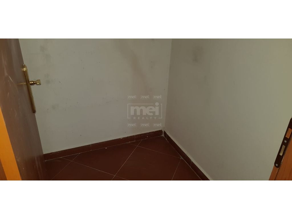 Tek Kompleksi Usluga, Jepet Me Qira Apartamenti 2+1 Per Zyra ose Banim.