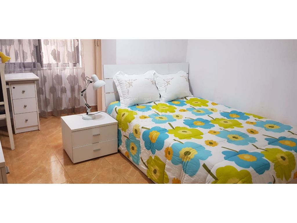 Blloku , Prane Pallateve Agimi, Jepet Me Qira Apartament 2+1.