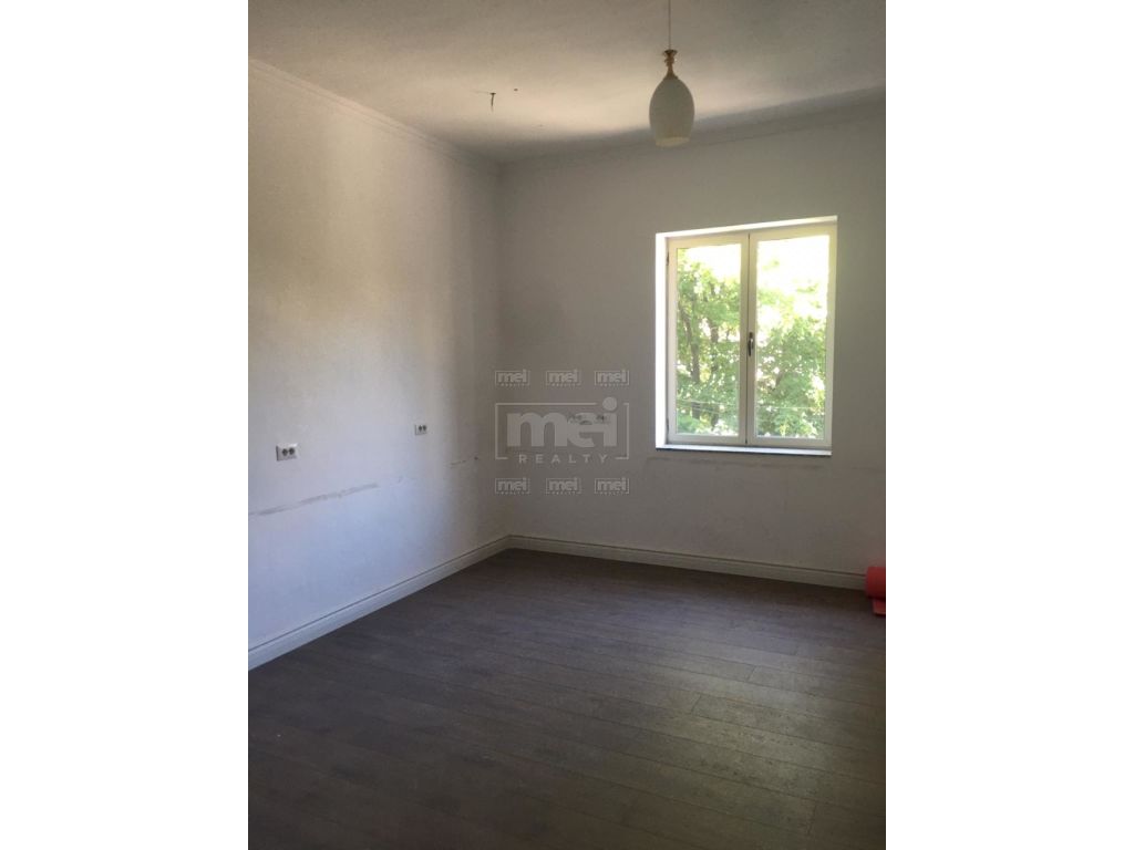 Tek Sheshi Willson, Jepet Me Qira Apartamenti Per Zyra.