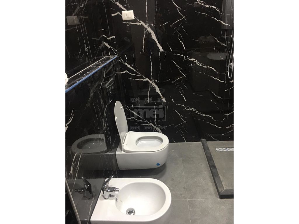 Tek Sheshi Willson, Jepet Me Qira Apartamenti Per Zyra.