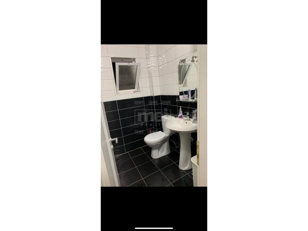 Afer Kryqezimit 21 Dhjetori Jepet Apartament 2+1 Me Qira.