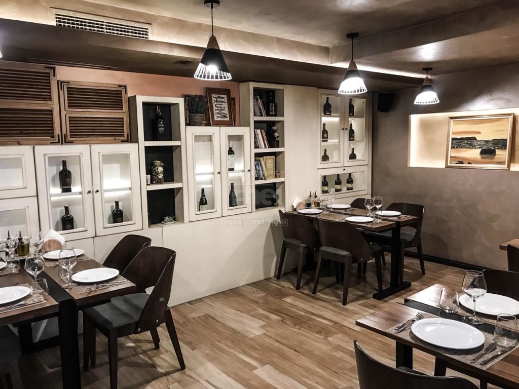JEPET ME QIRA RESTORANT PESHKU AFER ZOGUT TE ZI!