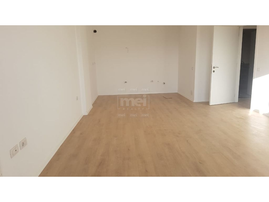 Ne Laprak Jepet Me Qira Apartament 1+1