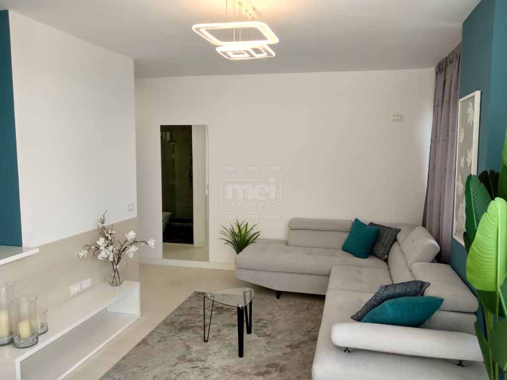 Stacioni I Trenit Shitet Apartament 1+1.