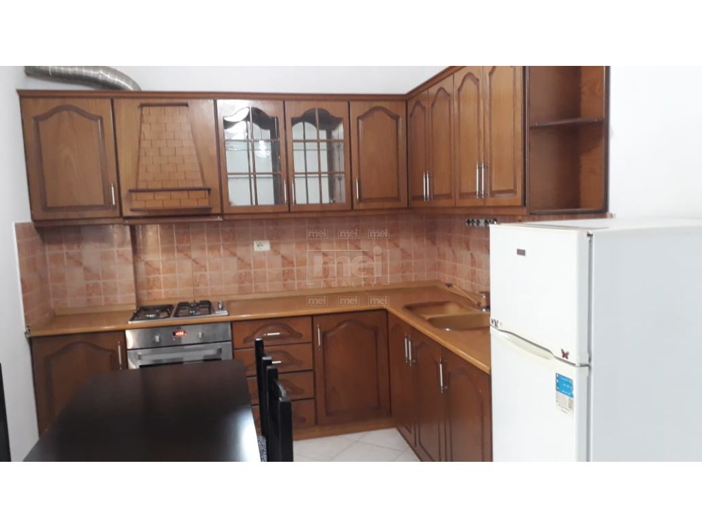 Tek Kodra e Diellit Jepet Me Qira Apartament 1+1