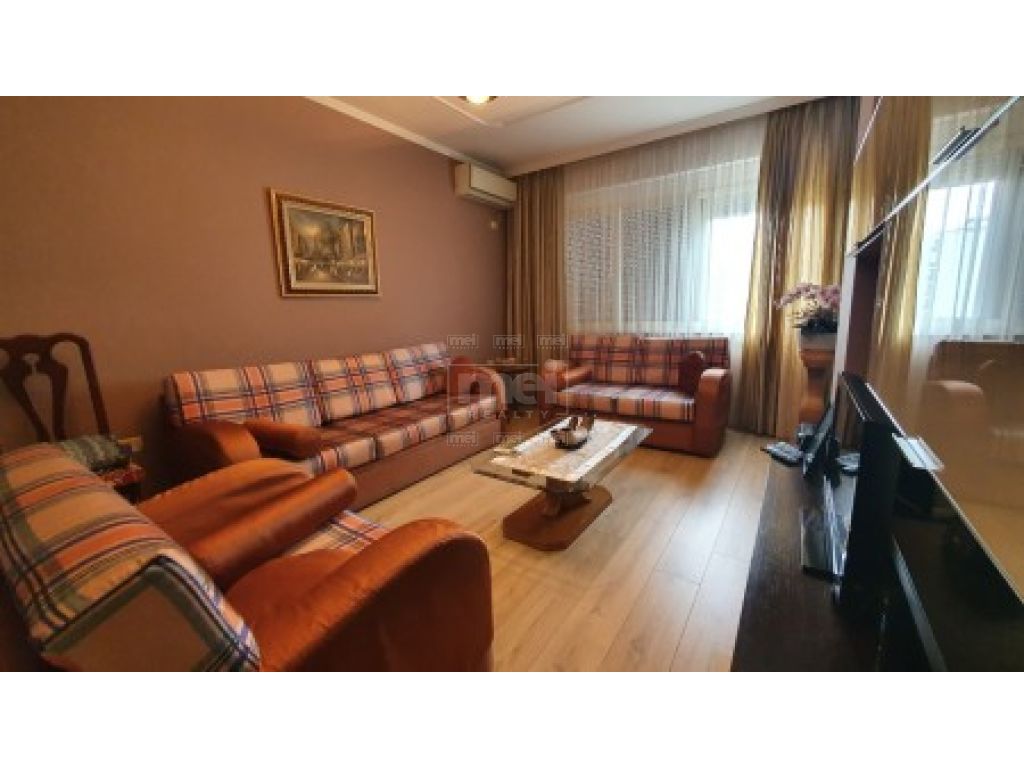 Bllok, Jepet Me Qira Apartament 2+1