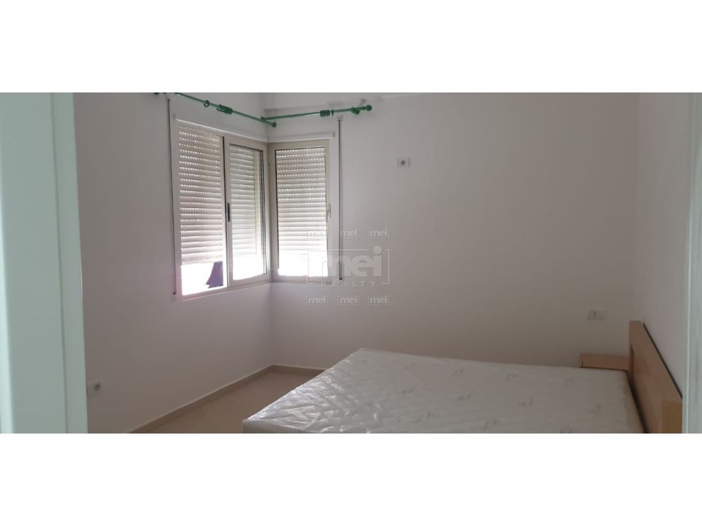 Te Kompleksi Golden Park Shitet Apartamenti1+1.