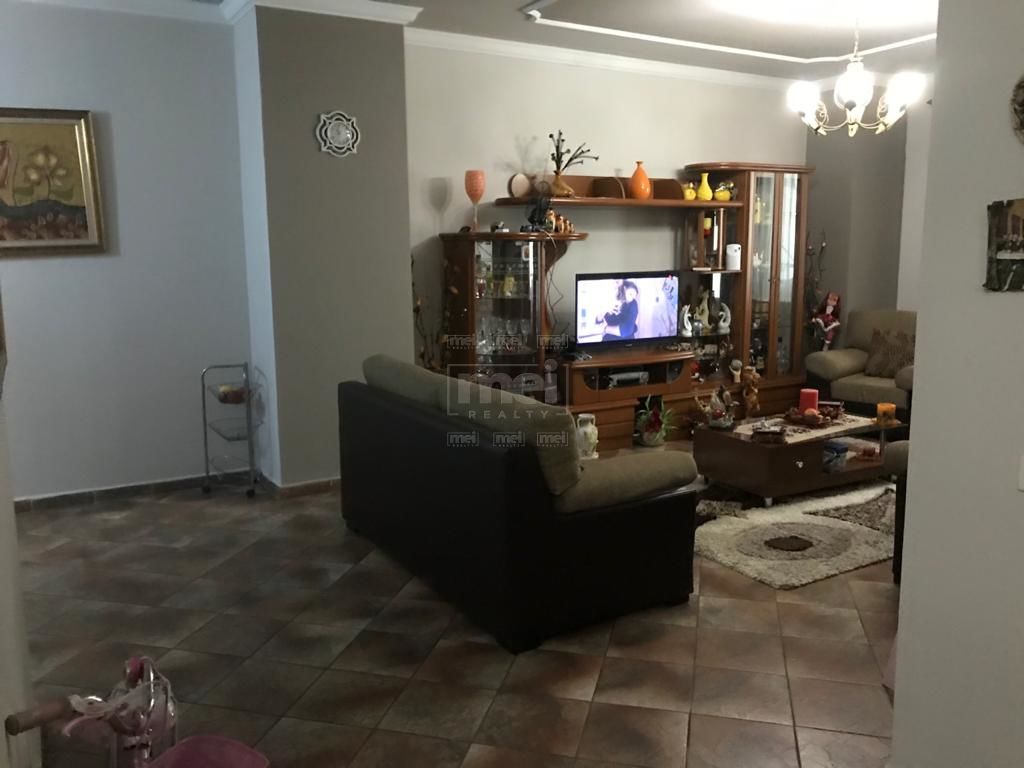 Tek Stacioni i Trenit, Shitet Apartament 3+1