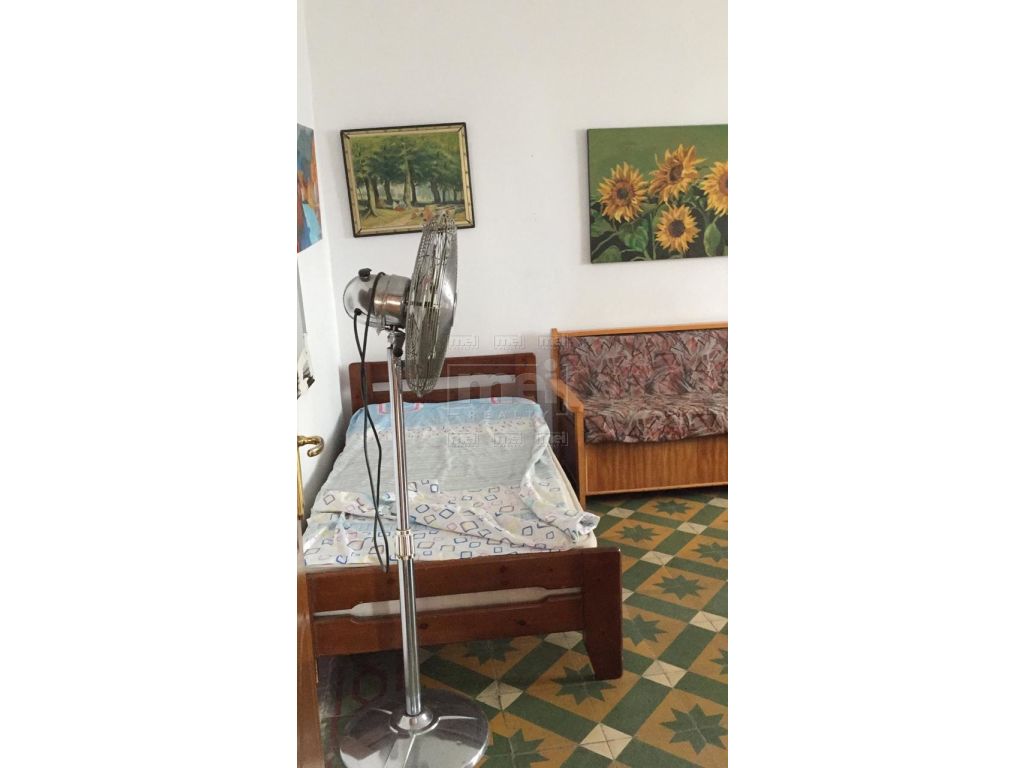 Ne Zog Te Zi Jepet Apartament 2+1 me Qira.
