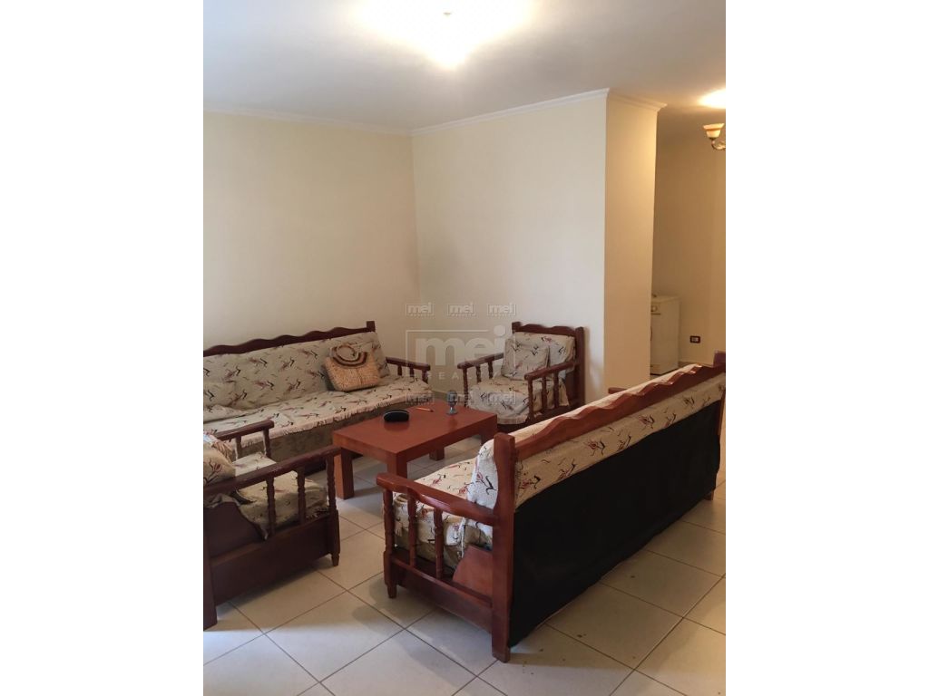 Te 5 Maji, Shitet Apartament 2 + 1