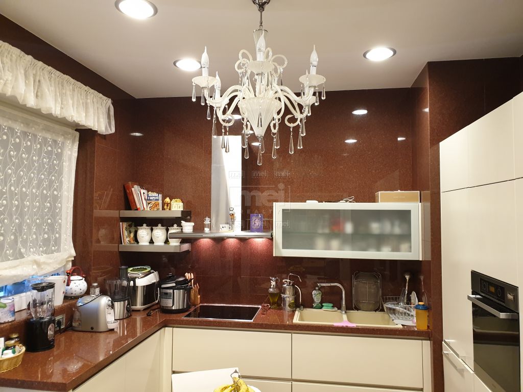 TE LIQENI ARTIFICIAL SHITET SUPER APARTAMENTI TOTALISHT I MOBILUAR LUXURY