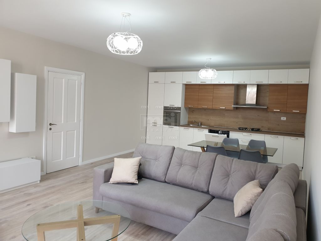Te Kopshti Zoologjik Shitet Super Apartament i Mobiluar 2+1+2 tualete