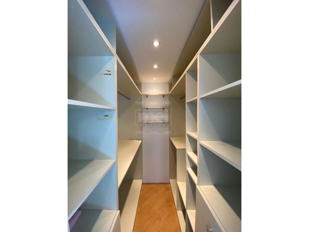 Tek Vasil Shanto, Shitet Apartament 1+1.