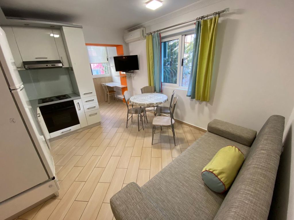 Tek Vasil Shanto, Shitet Apartament 1+1.