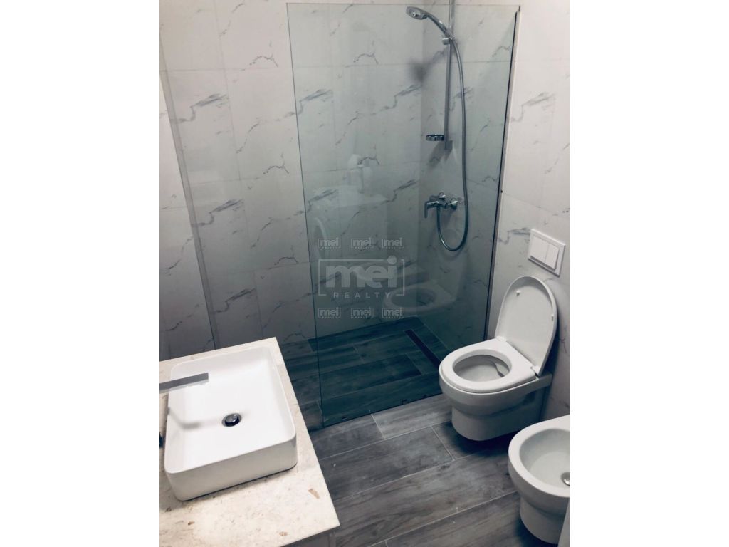 Tek Ish Shushica Jepet Me Qera Apartament 2+1.