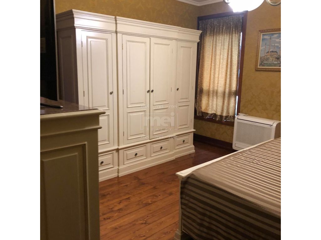 Ne Bllok, Jepet Me Qira Apartament 4+1