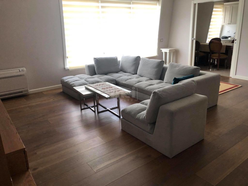 Ne Bllok, Jepet Me Qira Apartament 4+1