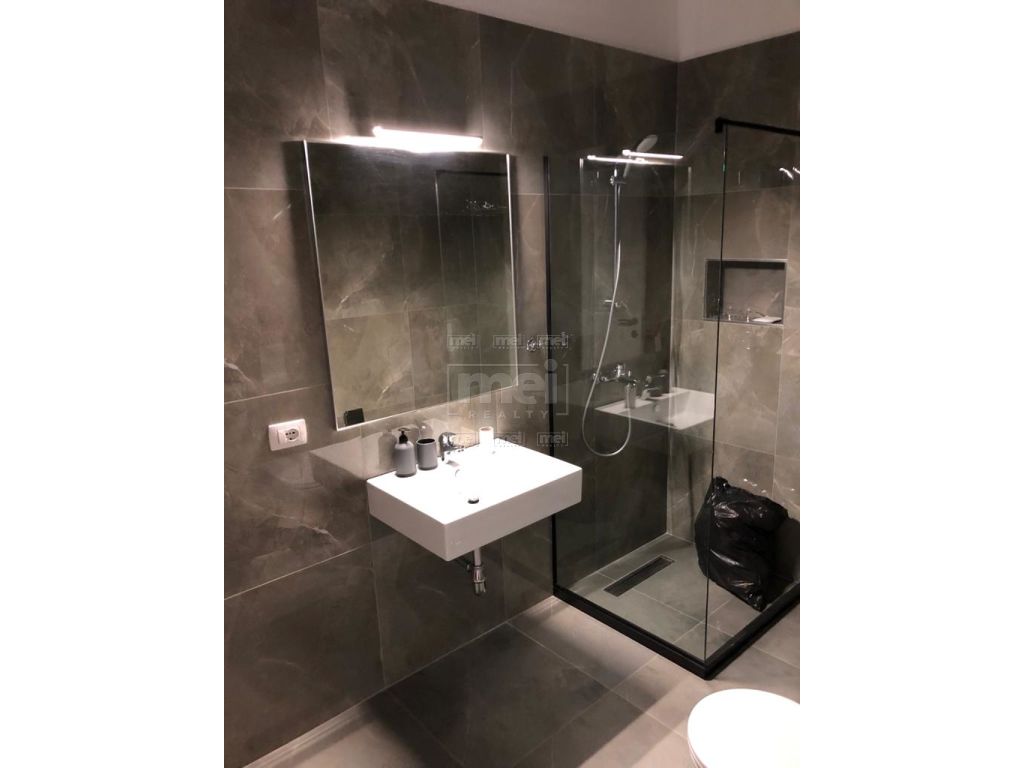21 Dhjetori, Jepet me Qira Apartament 1+1, i pershtatshem per zyre