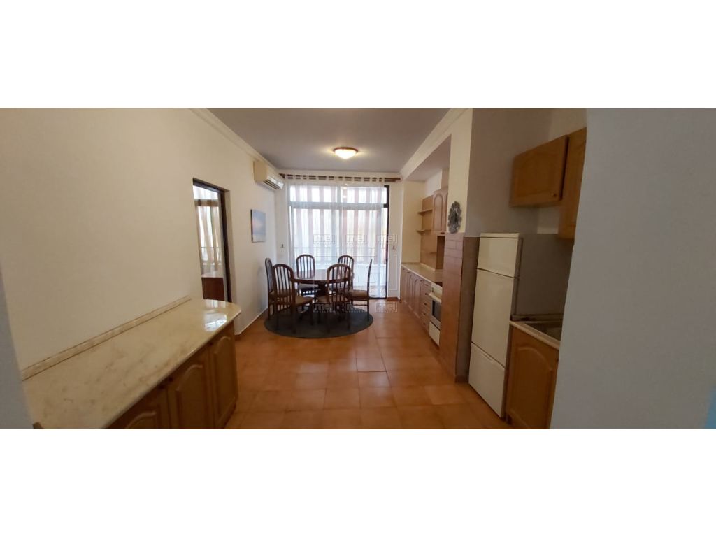 Bllok, Ne Rr. Perlat Rexhepi, Jepet me Qira Apartament 2+1