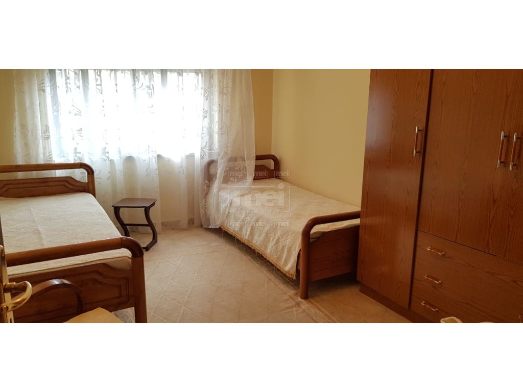 Ne Rr. Ali Demi, Shitet Apartament 2+1 1