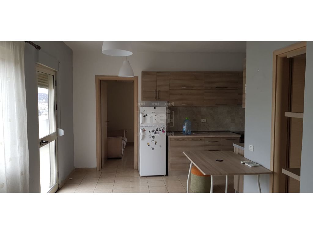 Ish Ekspozita Jepet Me Qira Apartament 2+1 Per Zyra.