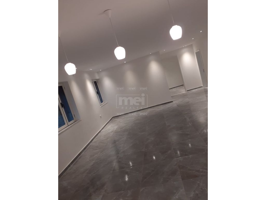 Te Zogu I Zi Shitet Apartament 2+1.