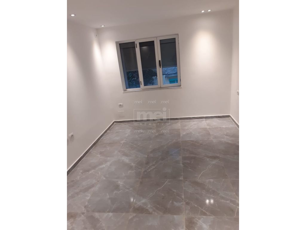 Te Zogu I Zi Shitet Apartament 2+1.