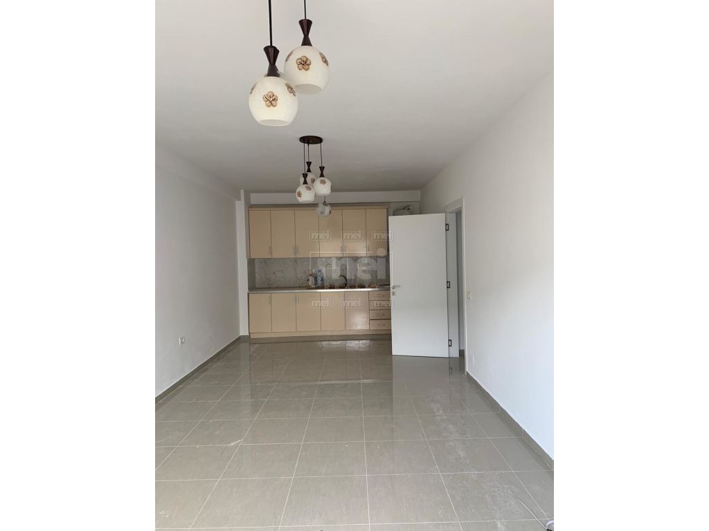 Komuna e Parisit, Shitet Apartament 2+1