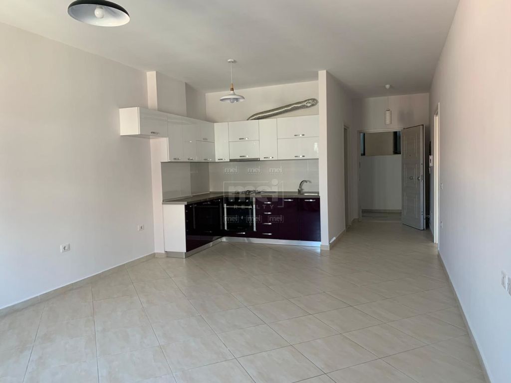 Kodra e Diellit, Shitet Apartament 1+1