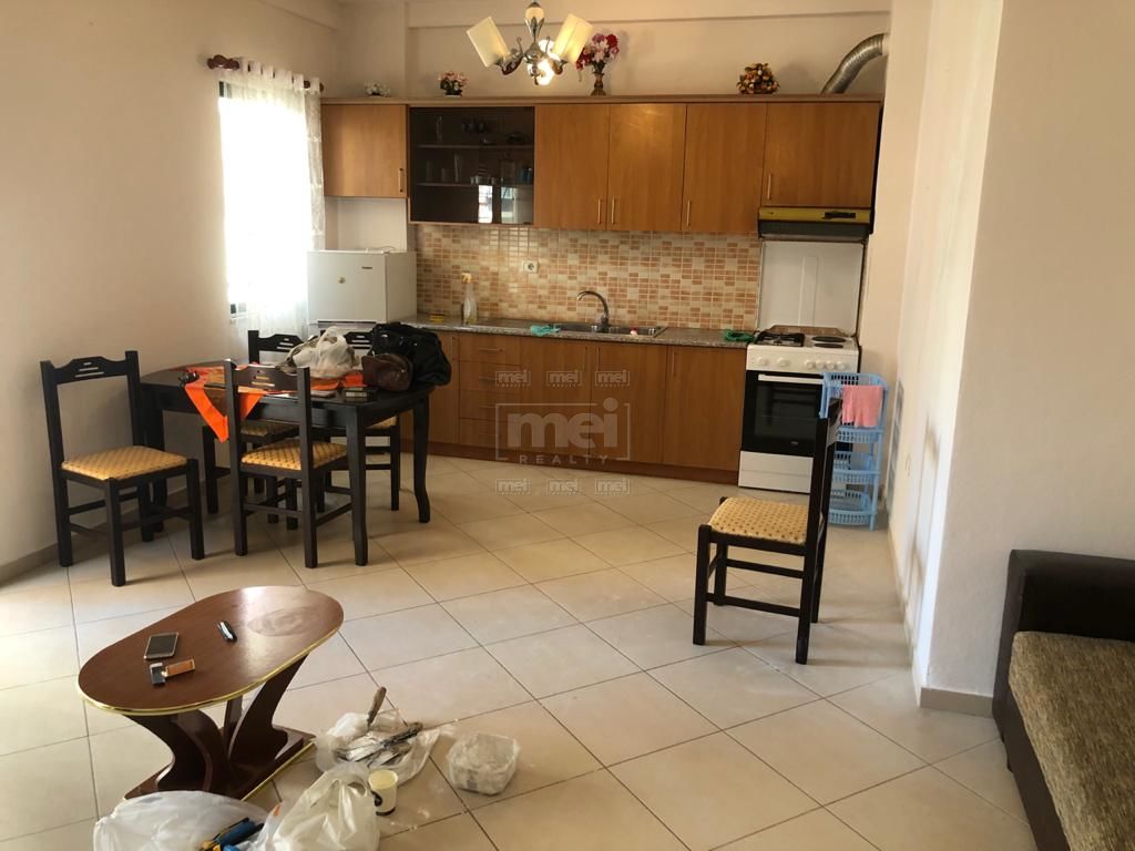 Tek Kodra e Diellit Jepet Me Qira Apartament 2+1 1