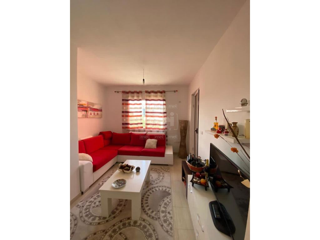 Tek Kodra e Diellit Shitet Apartament 1+1 0