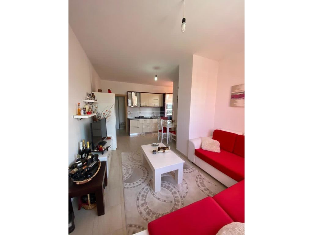 Tek Kodra e Diellit Shitet Apartament 1+1 3