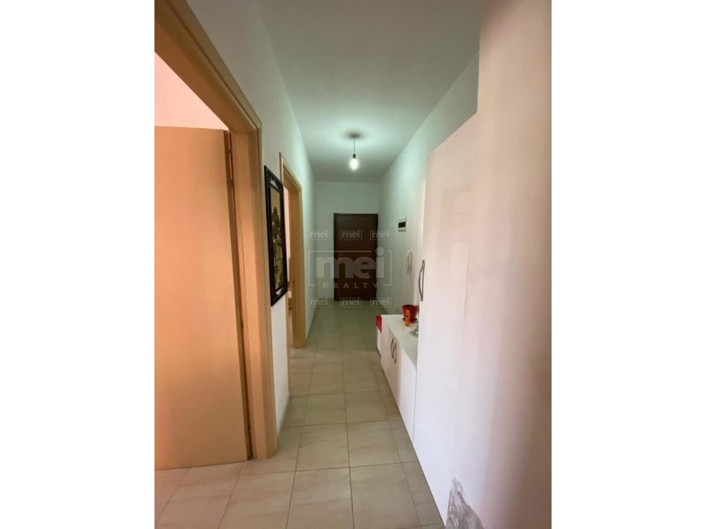 Tek Kodra e Diellit Shitet Apartament 1+1 5