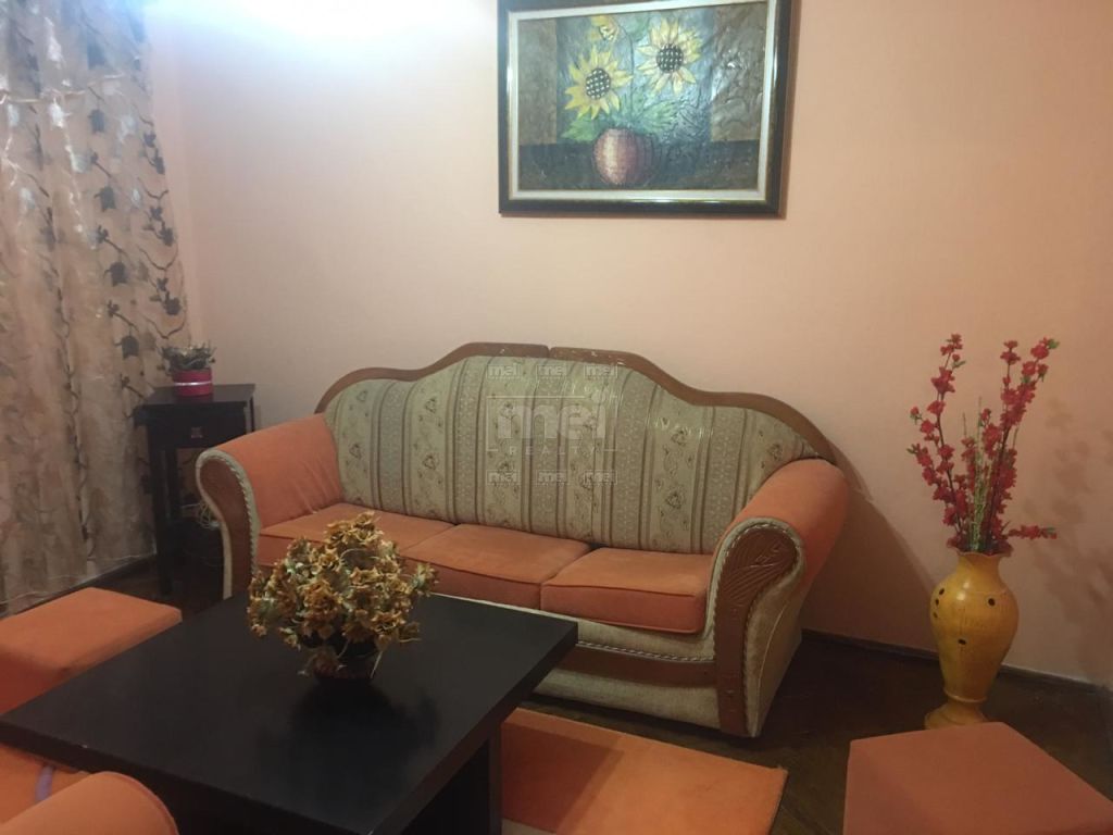Shitet Apartament 3+1+2, Prane Rruges se Elbasanit.